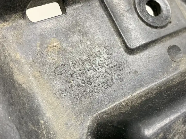 Kia Ceed (2010 - 2012) 371502H000 Площадка аккумулятора — фото 3