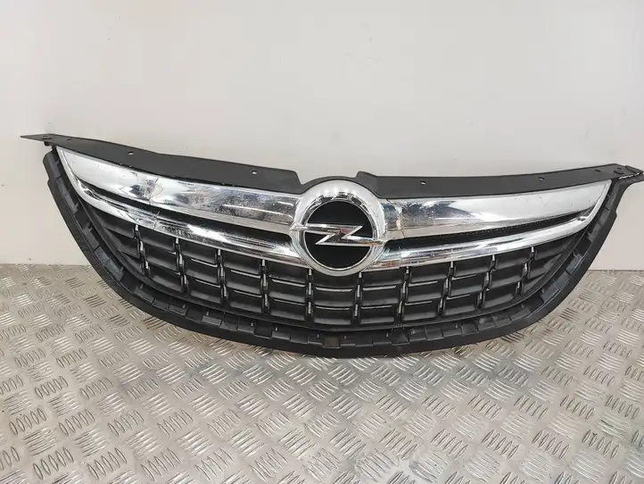 Opel Zafira C (2014 - 2016) 13300697 Передняя решетка — фото 1