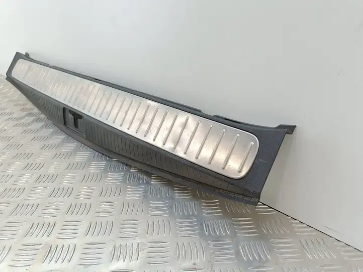 Opel Zafira C (2014 - 2016) 13289563 Отделка порога багажника — фото 2