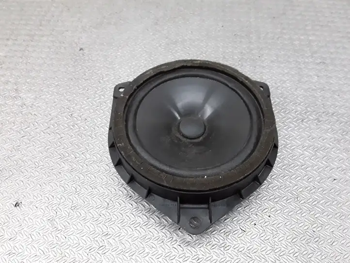 Toyota Avensis Verso (2001 - 2004) 8616044120 Динамики передних дверей — фото 1