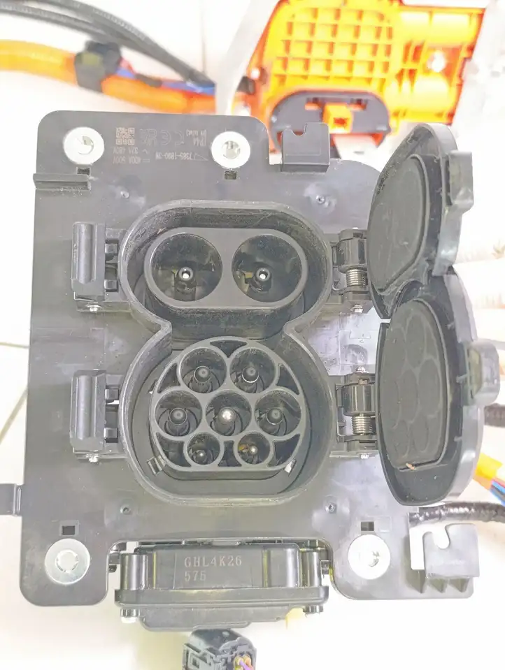 Toyota bZ4X (2021 - ) G908242060 Зарядный разъем электромобиля — фото 5