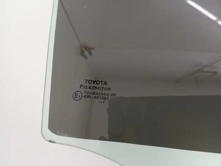 Toyota Avensis T270 (2009 - 2012) Стекло задней двери — фото 2