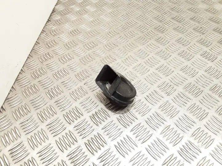 Volkswagen Golf V (2003 - 2009)   Звуковой сигнал