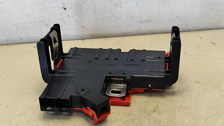 BMW 7 F01 F02 F03 F04 (2008 - 2016)  9240490 Узел подключения плюсовых проводов