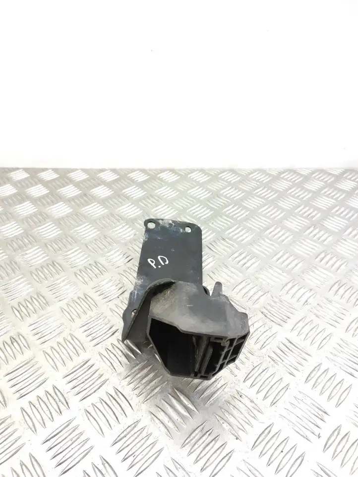 BMW 3 E90 E91 (2005 - 2012) 7117812 Кронштейн панели радиатора — фото 2