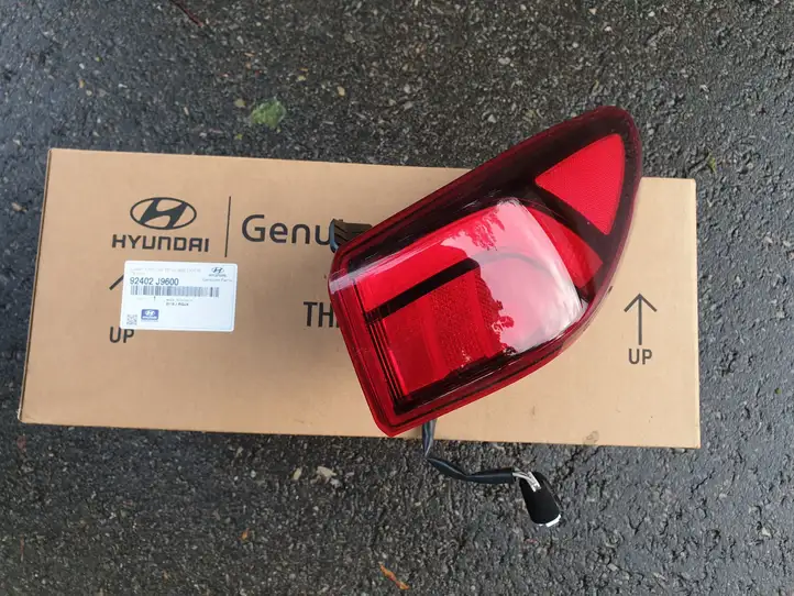 Hyundai Kona I (2017 - 2022) 92402J9600 Задний фонарь в кузове — фото 1