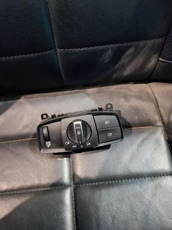 BMW 3 F30 F35 F31 (2012 - 2018) 6847506 Включатель фонарей — фото 1