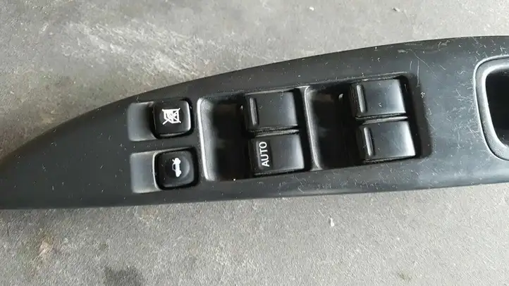 Nissan Primera (2001 - 2008) 25401AV640 Блок кнопок стеклоподъемников — фото 10