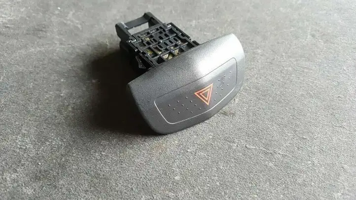 Nissan Primera (2001 - 2008) 06016 Включатель аварийных фонарей — фото 8