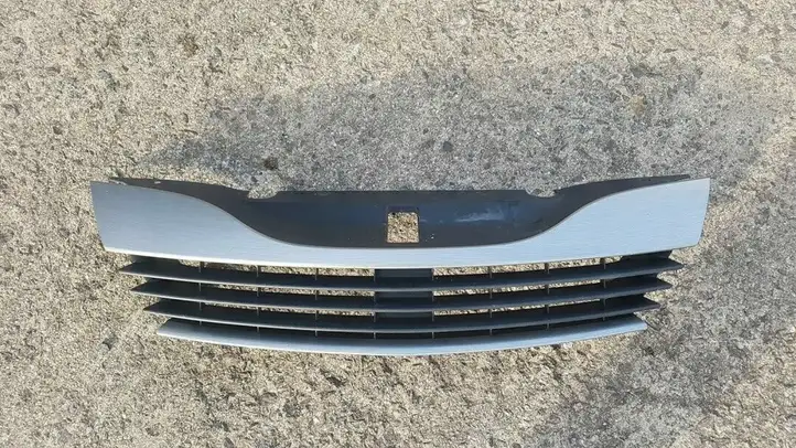 Renault Laguna II (2001 - 2005) 8200012581 Передняя решетка — фото 1