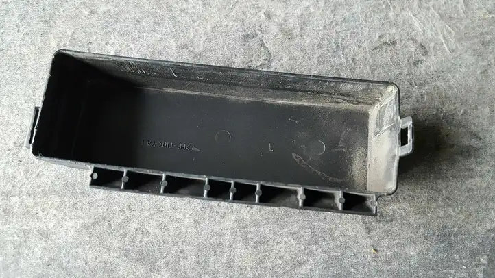 Nissan Primera (2001 - 2008) 2F010 Крышка ящика предохранителей — фото 2