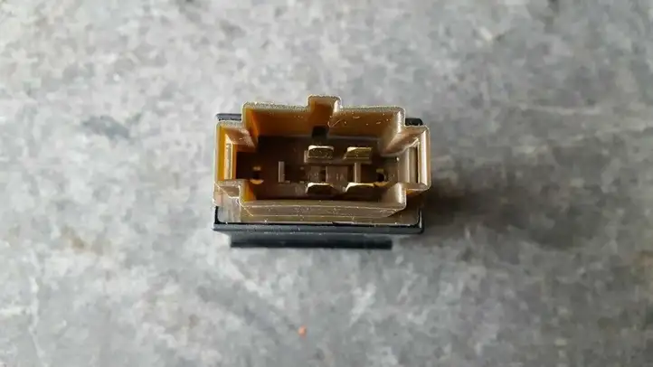 Skoda Octavia Mk1 (1U) (1996 - 2004) 1U0959621A Кнопка обогрева стекла — фото 3