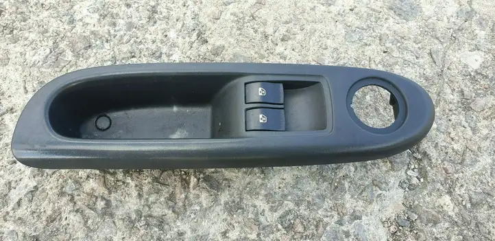 Renault Clio II (2001 - 2005) 8200084008 Блок кнопок стеклоподъемников — фото 1