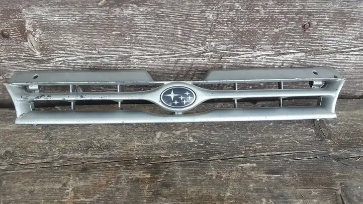 Subaru Legacy (1999 - 2003) 8200012581 Верхняя решетка радиатора — фото 1