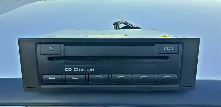 Skoda Octavia Mk1 (1U) (1996 - 2004) 1Z0035111A CD/DVD чейнджер — фото 1