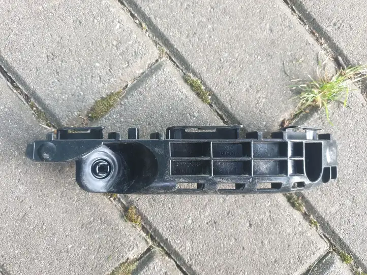 Toyota Yaris XP210 (2020 - ) 52536K0010 Кронштейн переднего бампера — фото 1