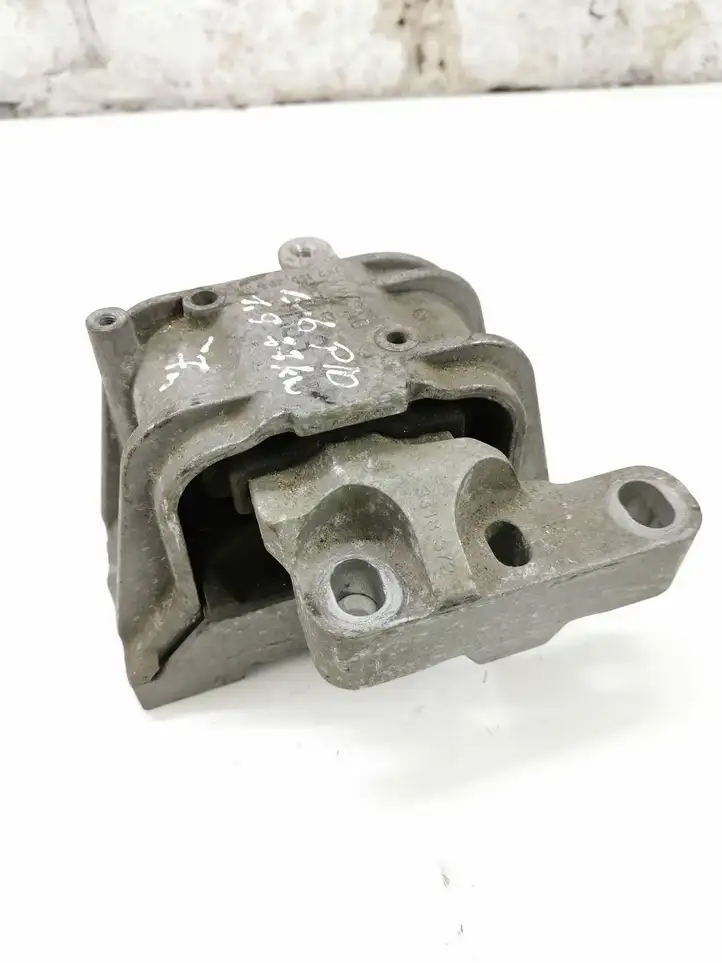 Volkswagen PASSAT B6 (2005 - 2010) 1K0199262 Опора двигателя — фото 1