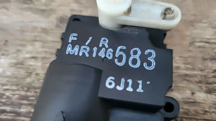 Mitsubishi Carisma (1999 - 2004) MR146583 Двигатель задвижки потока воздуха — фото 6
