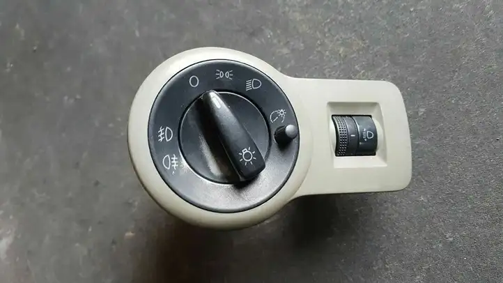 Skoda Octavia Mk1 (1U) (1996 - 2004) 1U1941565 Включатель фонарей — фото 1