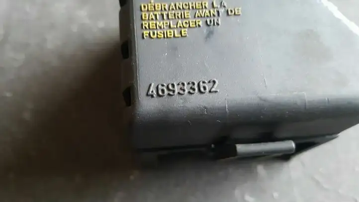 Saab 9-5 (1998 - 2005) 4693362 Крышка ящика предохранителей — фото 2