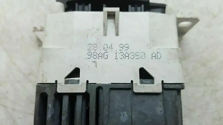 Ford Focus (1998 - 2004) 98AG13A350AD Включатель аварийных фонарей — фото 5