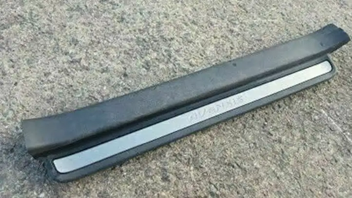 Toyota Avensis T250 (2006 - 2009) 6791405050 Внутренняя отделка переднего порога — фото 2
