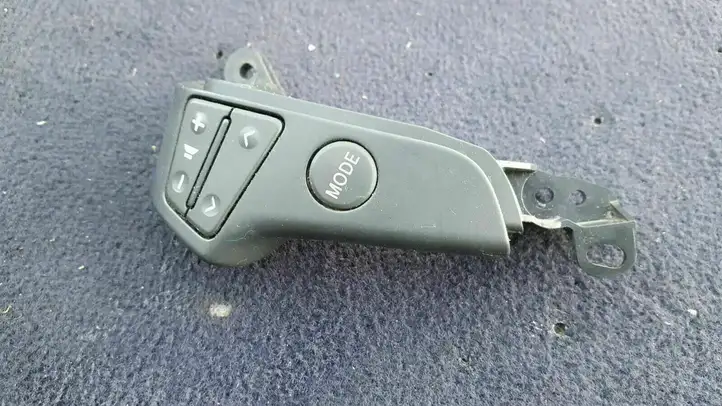 Toyota Avensis T250 (2006 - 2009) 75b596 Кнопки на рулевом колесе — фото 1