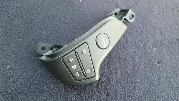 Toyota Avensis T250 (2006 - 2009) 75b596 Кнопки на рулевом колесе — фото 2