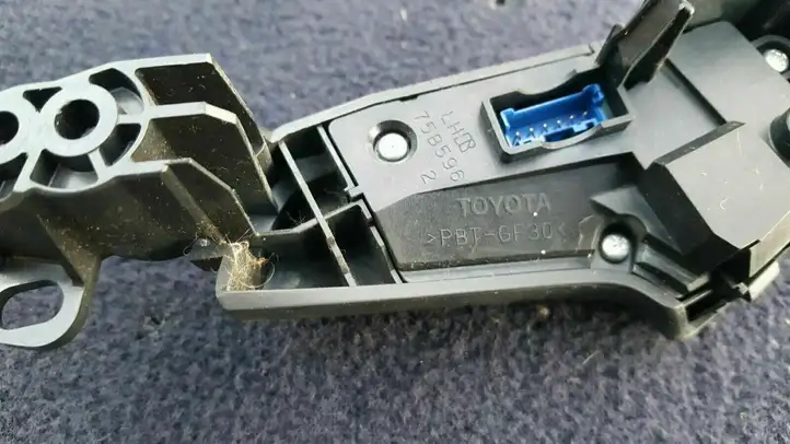 Toyota Avensis T250 (2006 - 2009) 75b596 Кнопки на рулевом колесе — фото 4