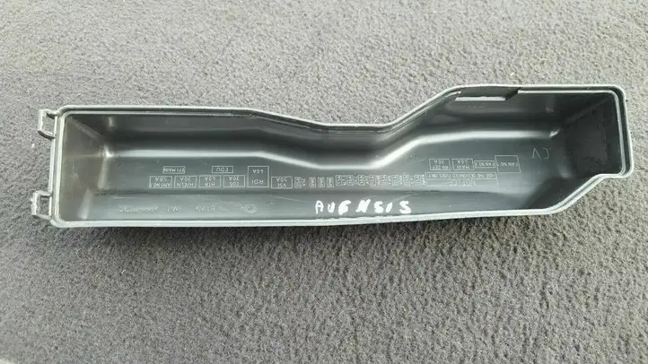 Toyota Avensis T250 (2006 - 2009) Крышка ящика предохранителей — фото 3