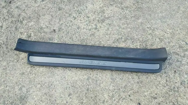 Toyota Avensis T250 (2006 - 2009) 6791305050 Внутренняя отделка переднего порога — фото 1