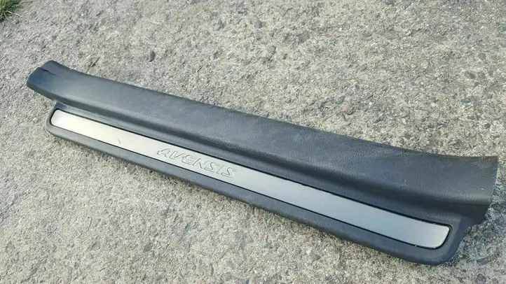 Toyota Avensis T250 (2006 - 2009) 6791305050 Внутренняя отделка переднего порога — фото 2