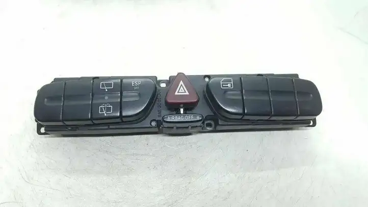Mercedes-Benz C W203 (2000 - 2007) 2038218258 Включатель аварийных фонарей — фото 1