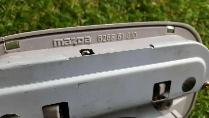 Mazda Premacy (1999 - 2005) B25F51310 Передняя подсветка — фото 3