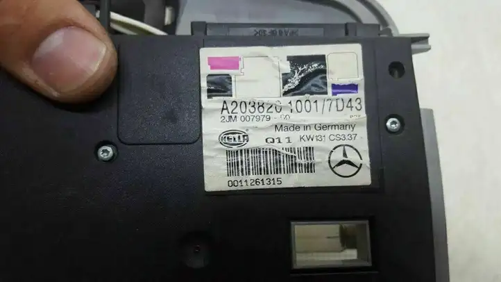 Mercedes-Benz C W203 (2000 - 2007) A2038201001 Передняя подсветка — фото 5