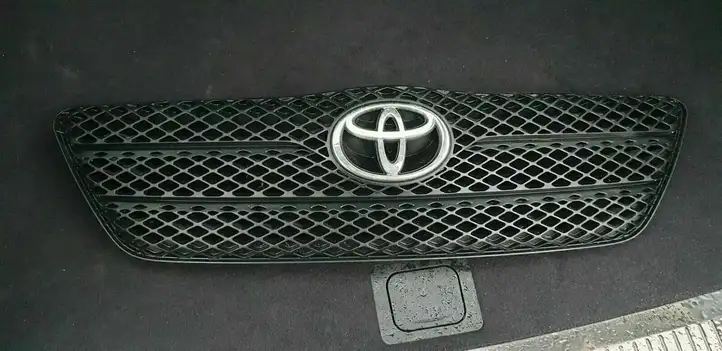 Toyota Corolla E120 E130 (2000 - 2004) 5311102150 Передняя решетка — фото 1