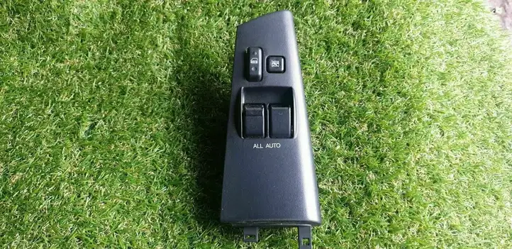 Toyota Corolla E120 E130 (2000 - 2004) 8480202211BO Кнопка стеклоподъемников — фото 1