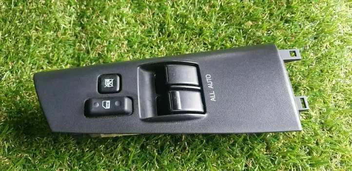 Toyota Corolla E120 E130 (2000 - 2004) 8480202211BO Кнопка стеклоподъемников — фото 2