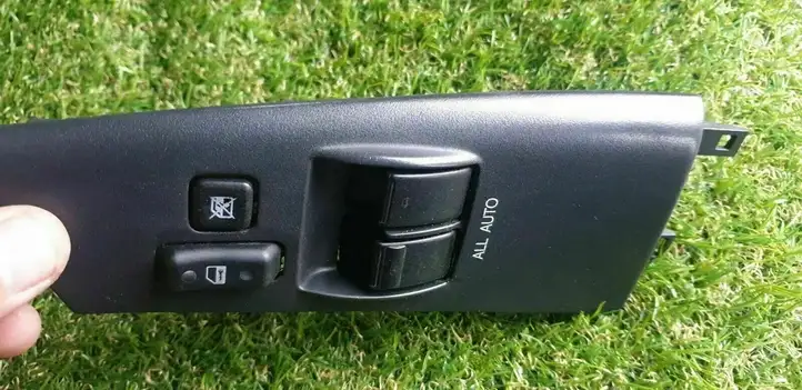 Toyota Corolla E120 E130 (2000 - 2004) 8480202211BO Кнопка стеклоподъемников — фото 3