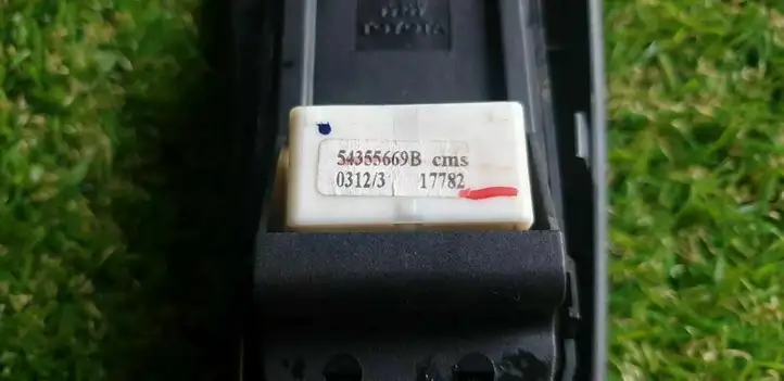 Toyota Corolla E120 E130 (2000 - 2004) 8480202211BO Кнопка стеклоподъемников — фото 6