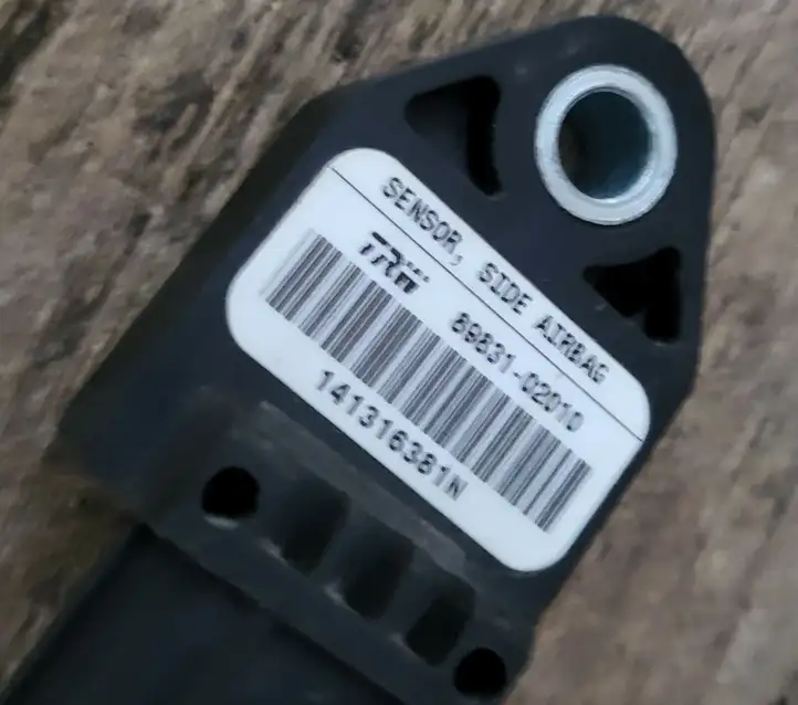 Toyota Corolla E120 E130 (2000 - 2004) 8983102010 Датчик удара SRS — фото 4