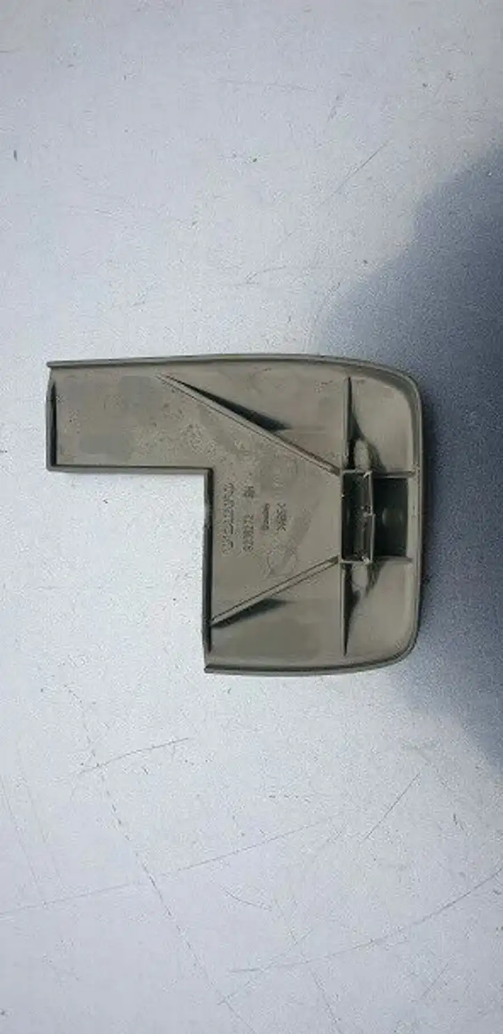 Volvo V70 (2000 - 2004) 9208272RH Прочие детали салона — фото 2