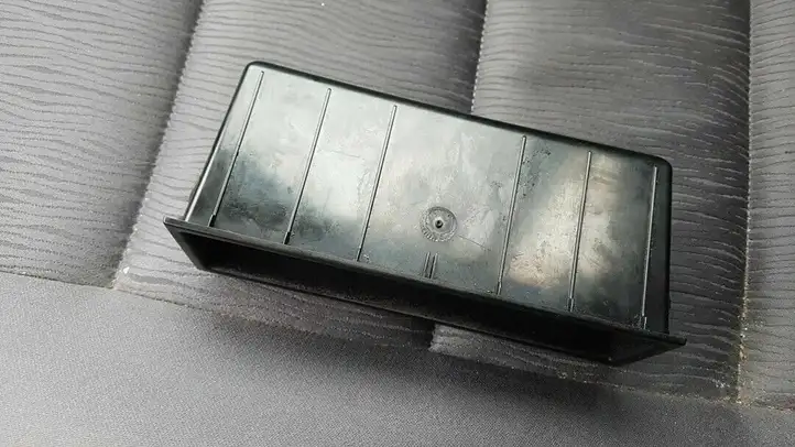 Skoda Octavia Mk1 (1U) (1996 - 2004) 1U0858950A Вещевой ящик — фото 2