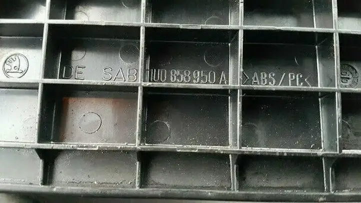 Skoda Octavia Mk1 (1U) (1996 - 2004) 1U0858950A Вещевой ящик — фото 4