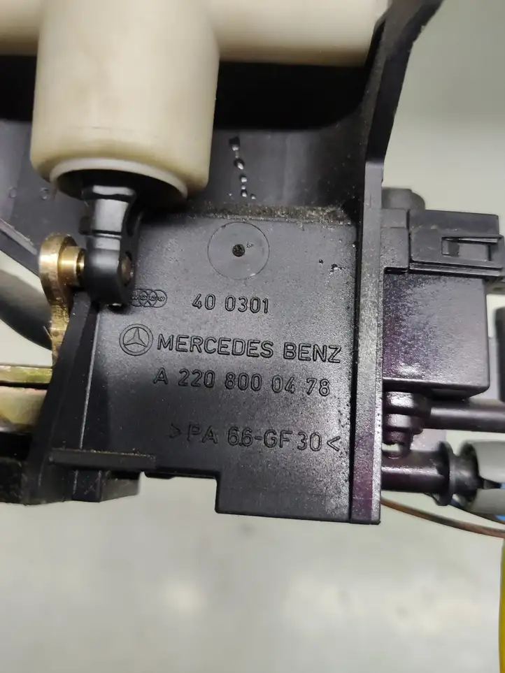 Mercedes-Benz S W220 (1998 - 2006) 0265005230 Замок крышки багажника — фото 2