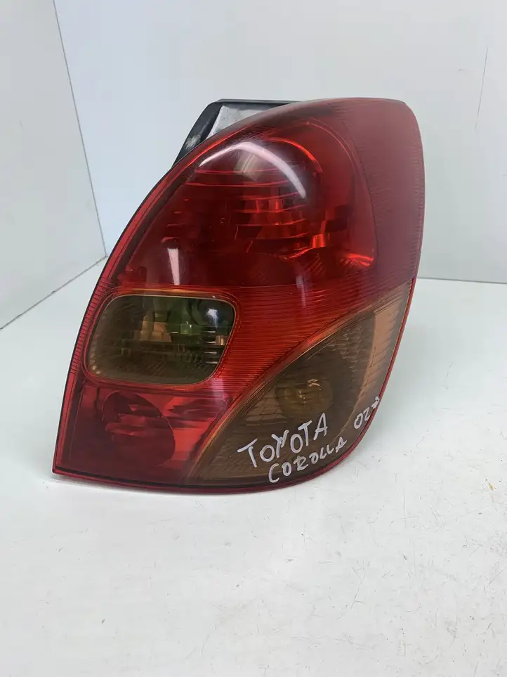 Toyota Corolla Verso E121 (2001 - 2004) STANLEY1827 Задний фонарь в кузове — фото 1