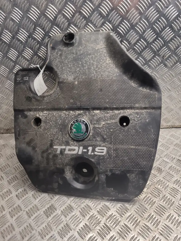 Skoda Octavia Mk1 (1U) (1996 - 2004) 038103925A Крышка двигателя декоративная — фото 1
