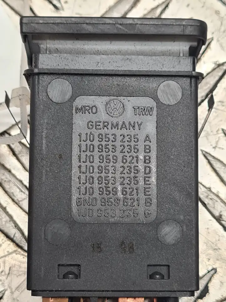 Volkswagen Golf IV (1998 - 2005) 1J0953235A Кнопка обогрева стекла — фото 2