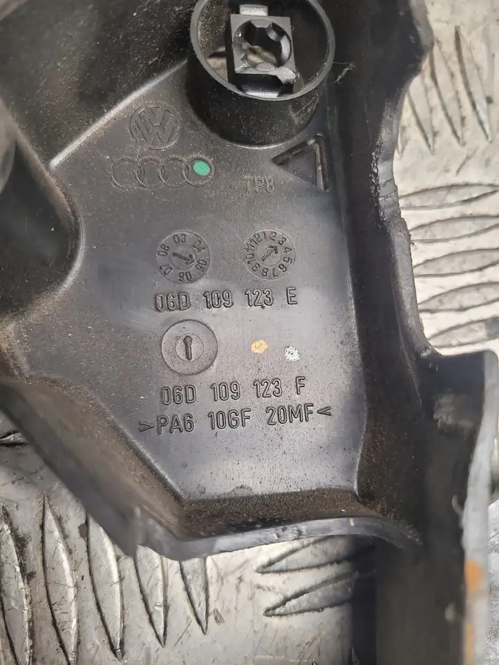 Audi A4 S4 B7 8E 8H (2004 - 2009) 06D109123E Защита ремня ГРМ — фото 2