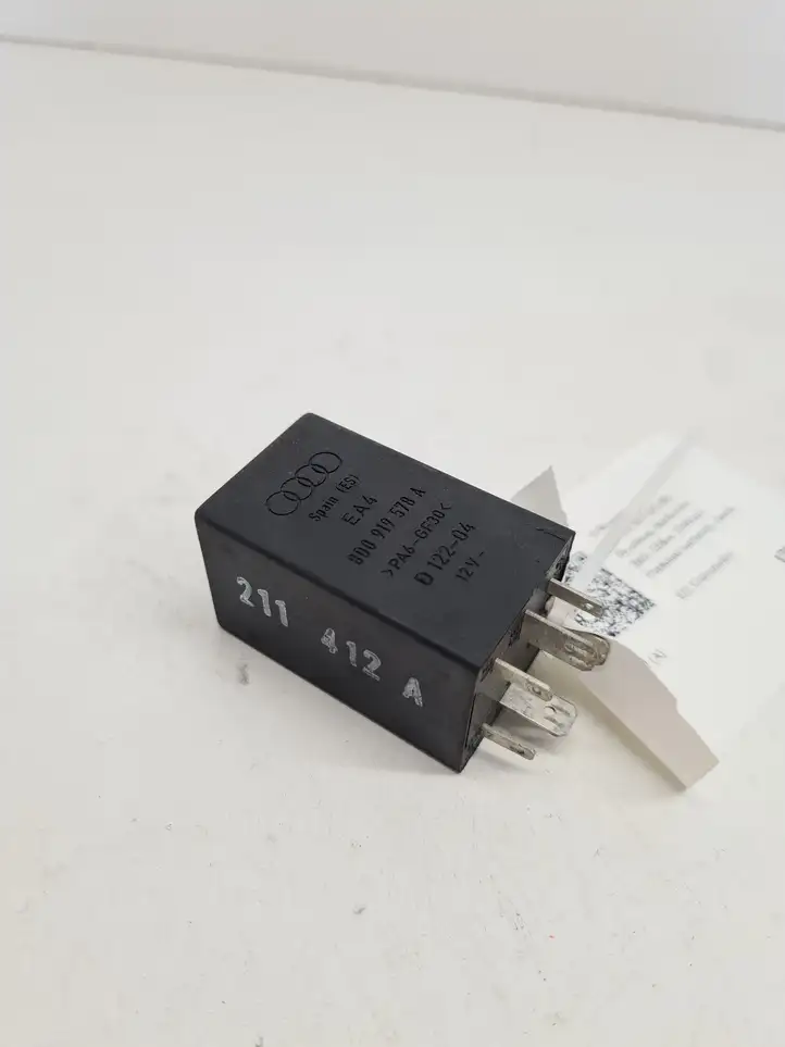 Volkswagen PASSAT B5.5 (2001 - 2005) 8D0919578A Другое реле — фото 2